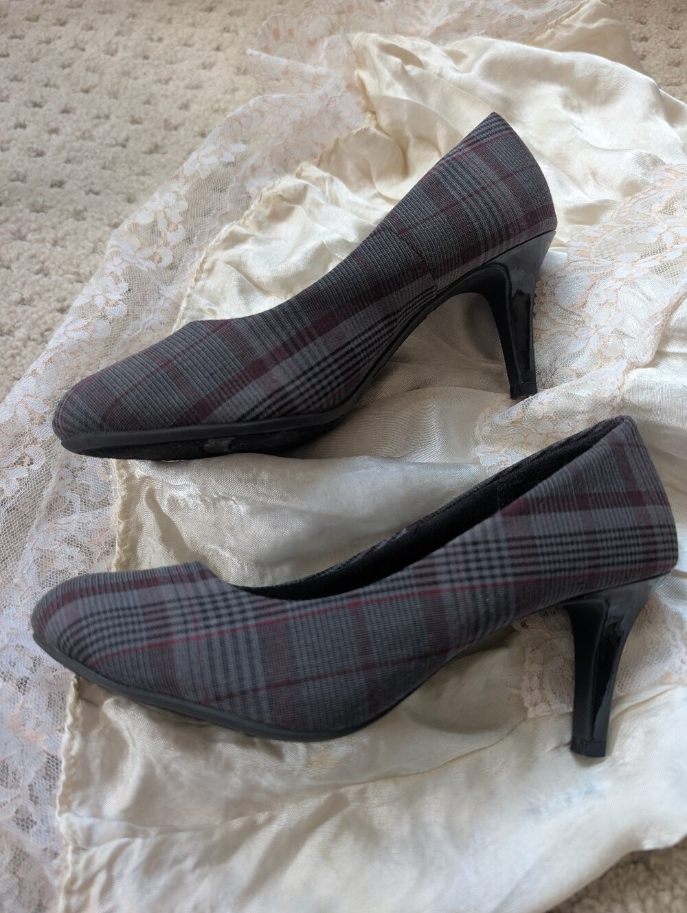 Classic Women's Plaid Mid-Heel Pumps in Gray and Burgundy